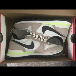 Nike Internationalist Size 6 Never Worn